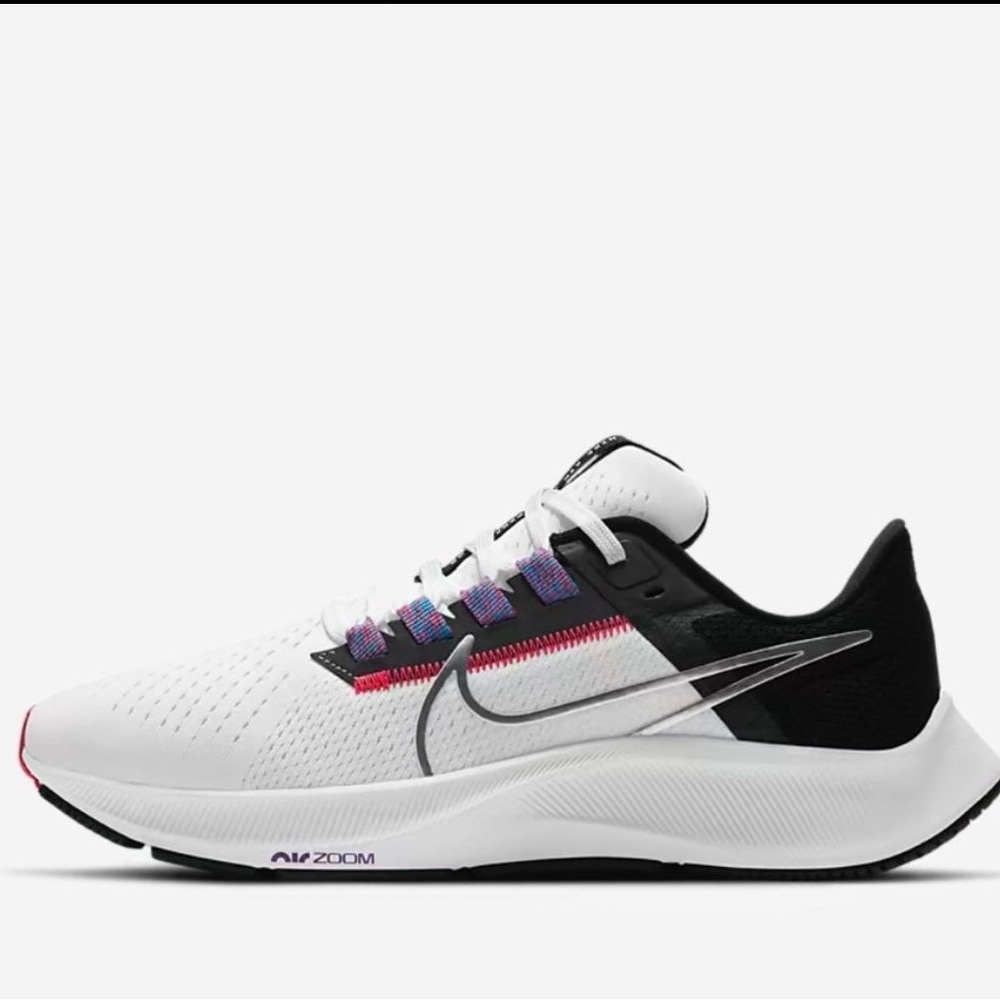 White Nike athletic training zoom Pegasus shoes